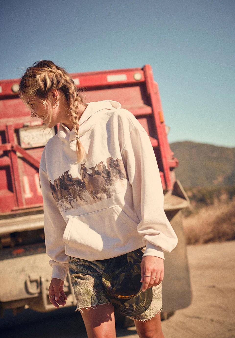 WILD HORSE Hoodie - Creme - Image 4